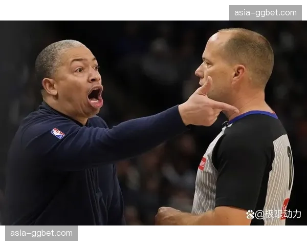 评论：争议判罚频现，NBA是否需要细化对“移动掩护”的吹罚尺度？