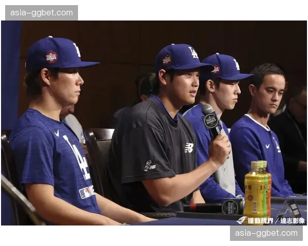 赛场花絮:MLB比赛中,球迷看台接住本垒打球后向女友求婚成功 赛场花絮:MLB比赛中,球迷看台接住本垒打球后向女友求婚成功